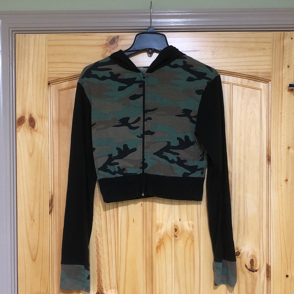 Rue21 -XL camouflage camo light-weight short crop long-sleeve hooded jacket